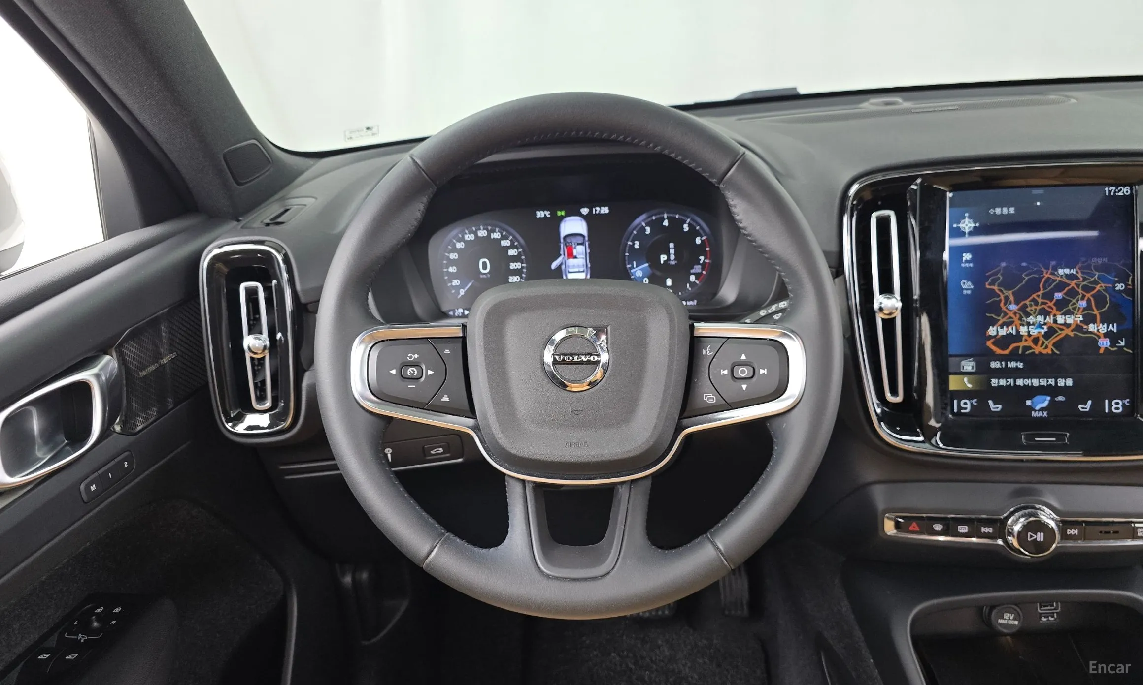 Volvo XC40 превью 13
