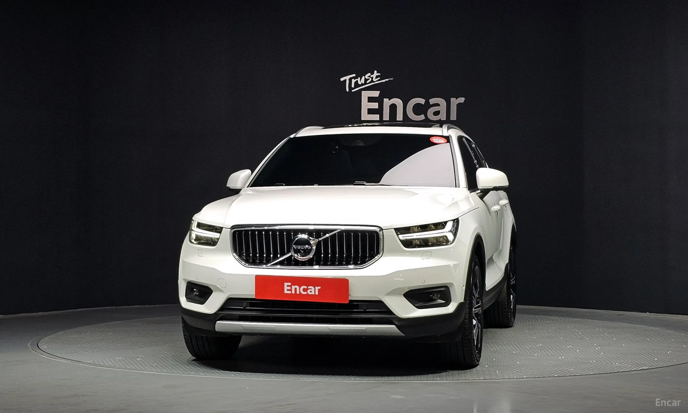 Volvo XC40 превью 3