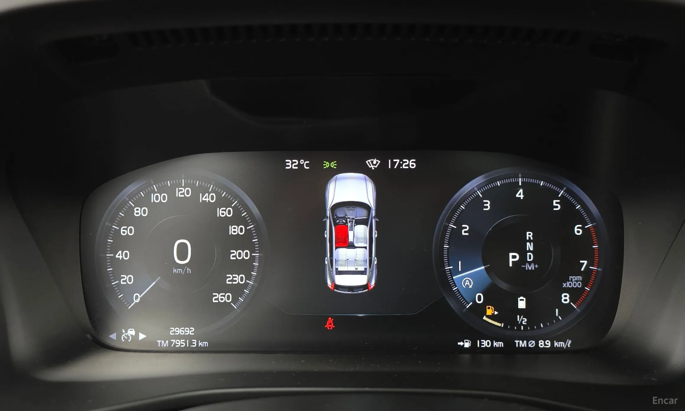 Volvo XC40 превью 8
