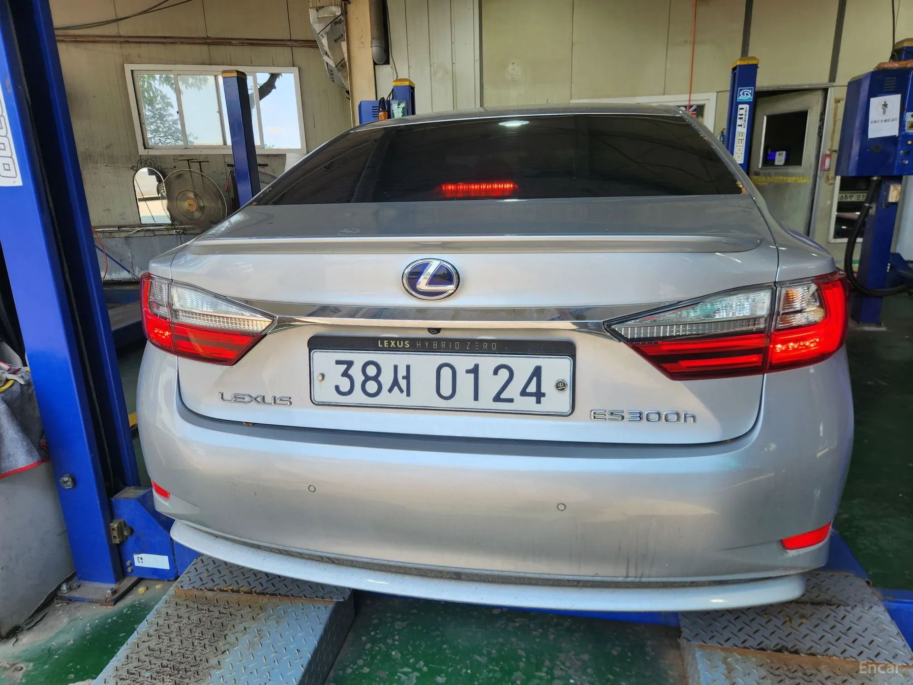Lexus New ES300h