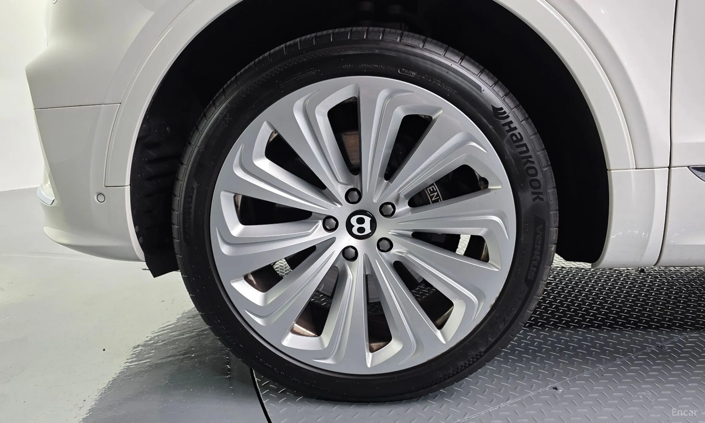Bentley Bentayga превью 5