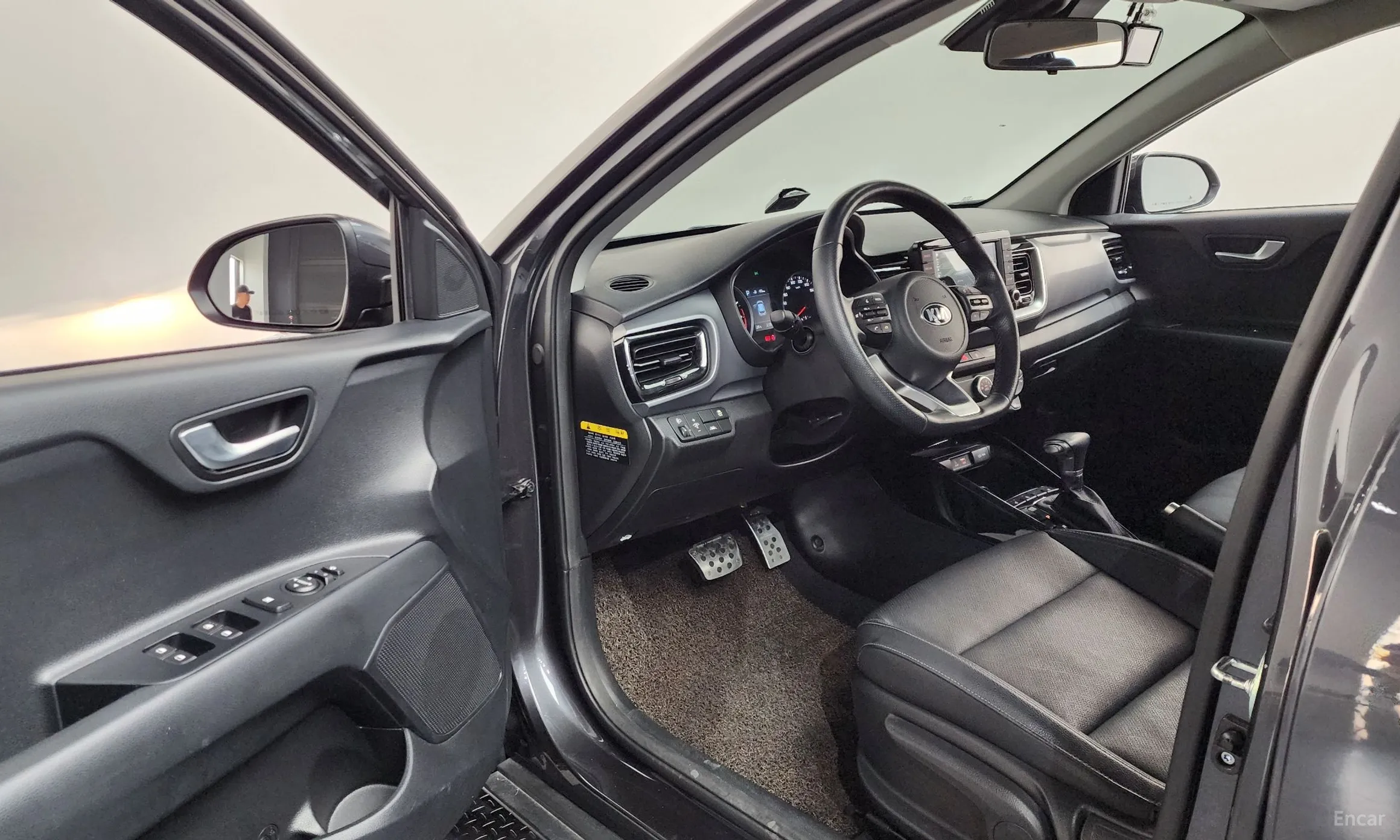 Kia Stonic превью 10