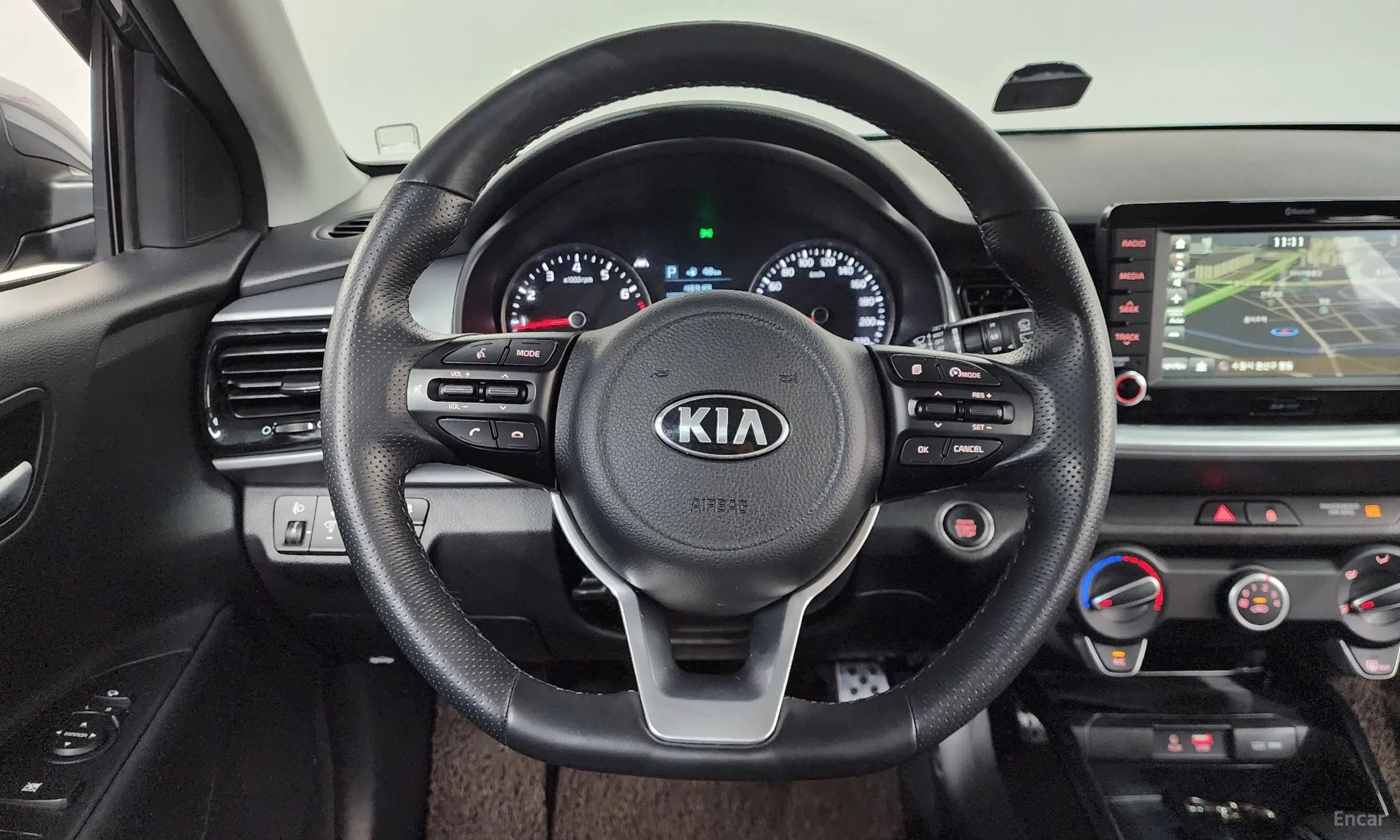Kia Stonic превью 15