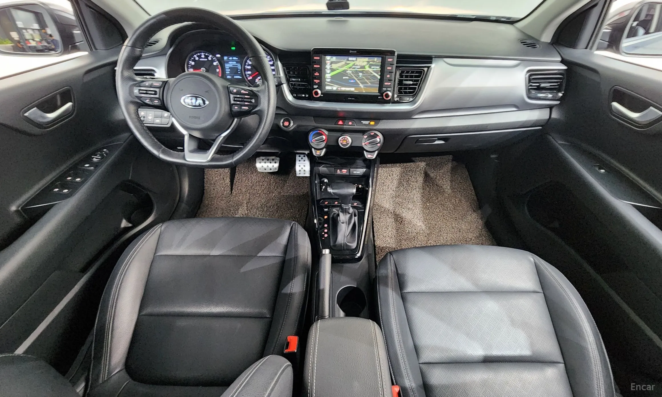 Kia Stonic превью 7