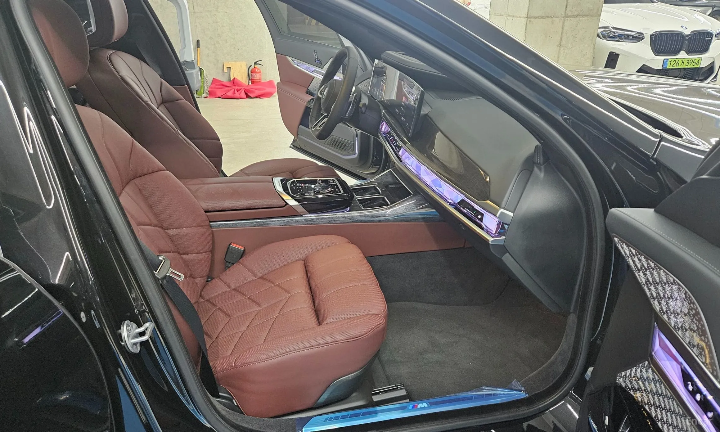 BMW 7 Series (G70) превью 11