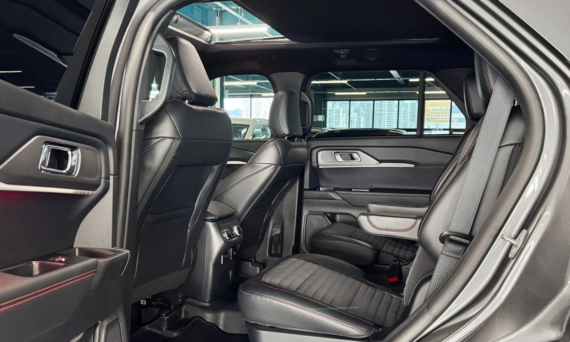 Ford Explorer 6th Generation превью 18