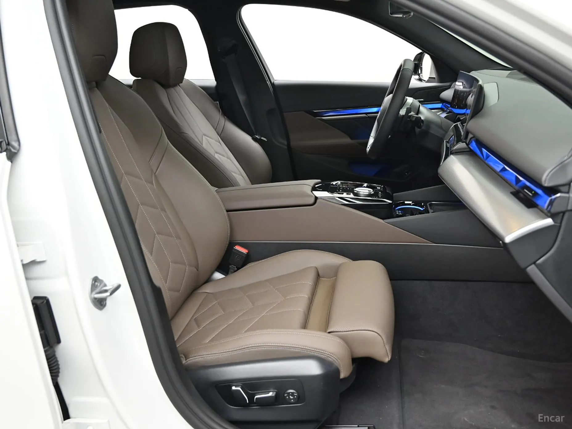 BMW 5 Series (G60) превью 10