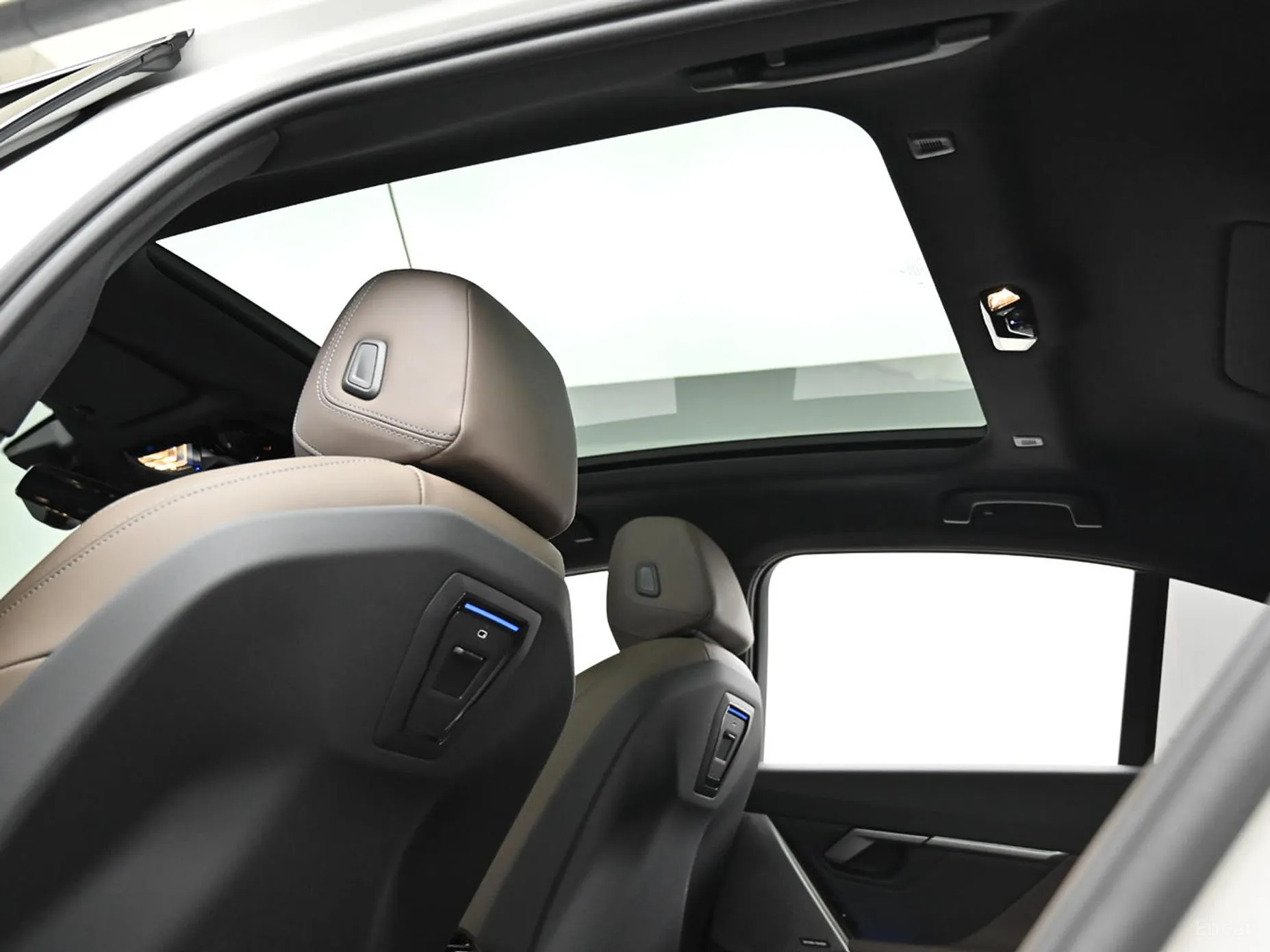 BMW 5 Series (G60) превью 19