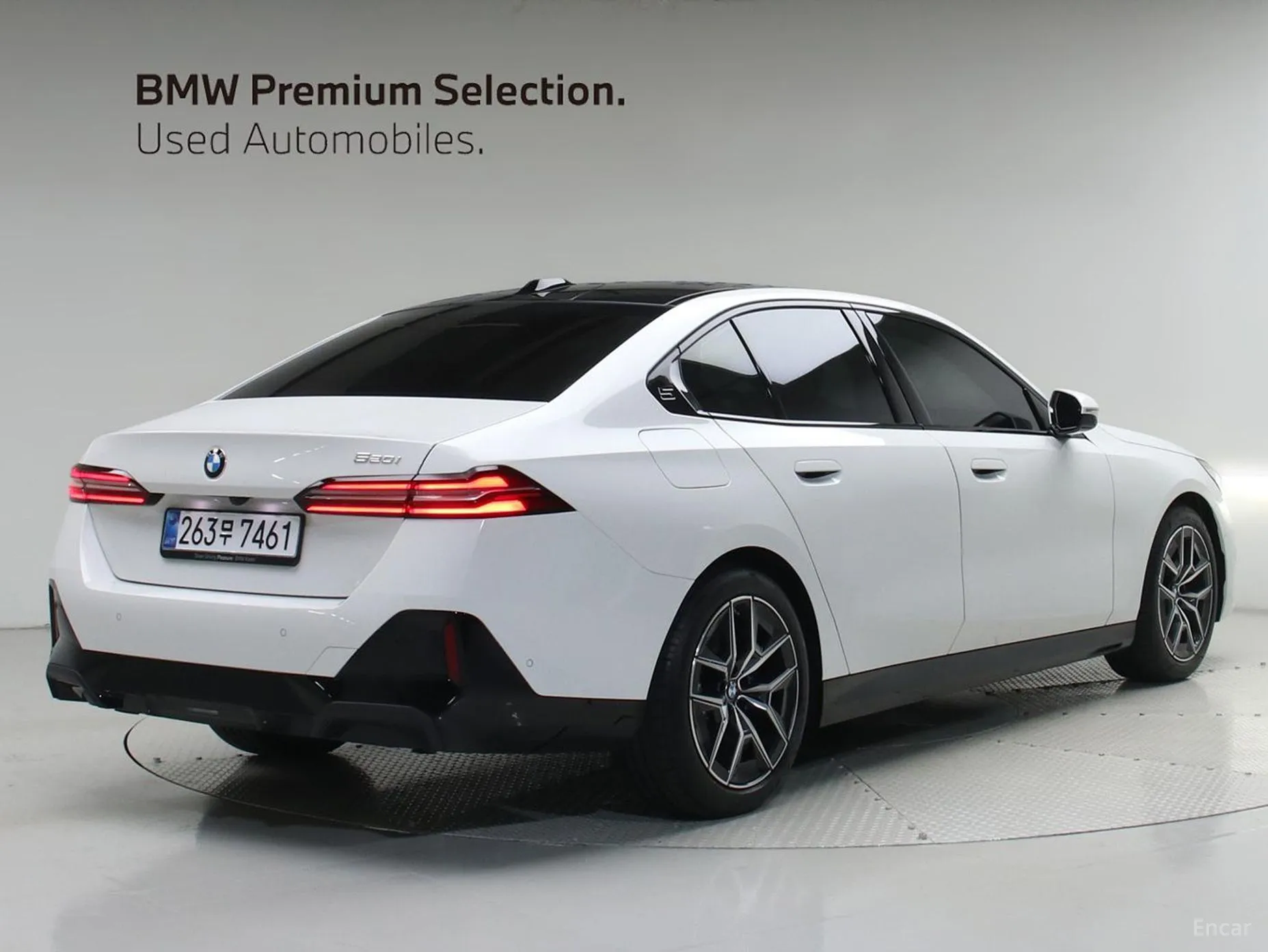 BMW 5 Series (G60) превью 4