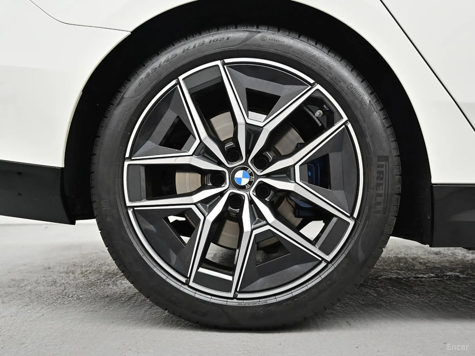 BMW 5 Series (G60) превью 5