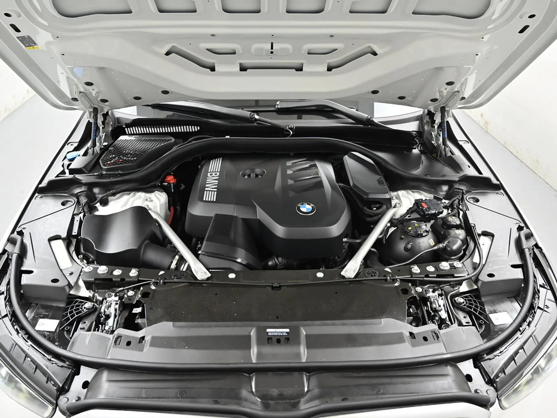 BMW 5 Series (G60) превью 8