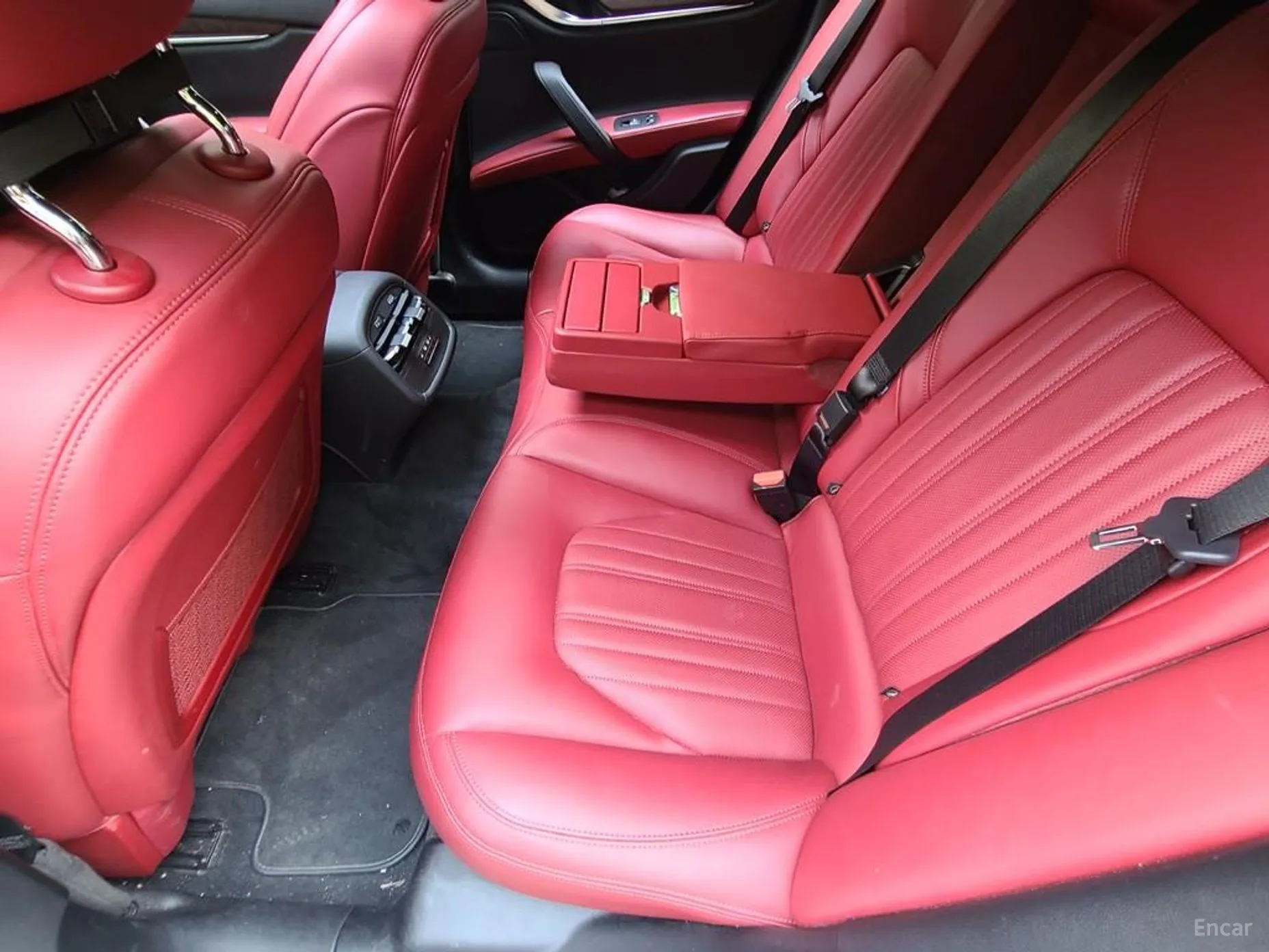 Maserati Ghibli превью 11