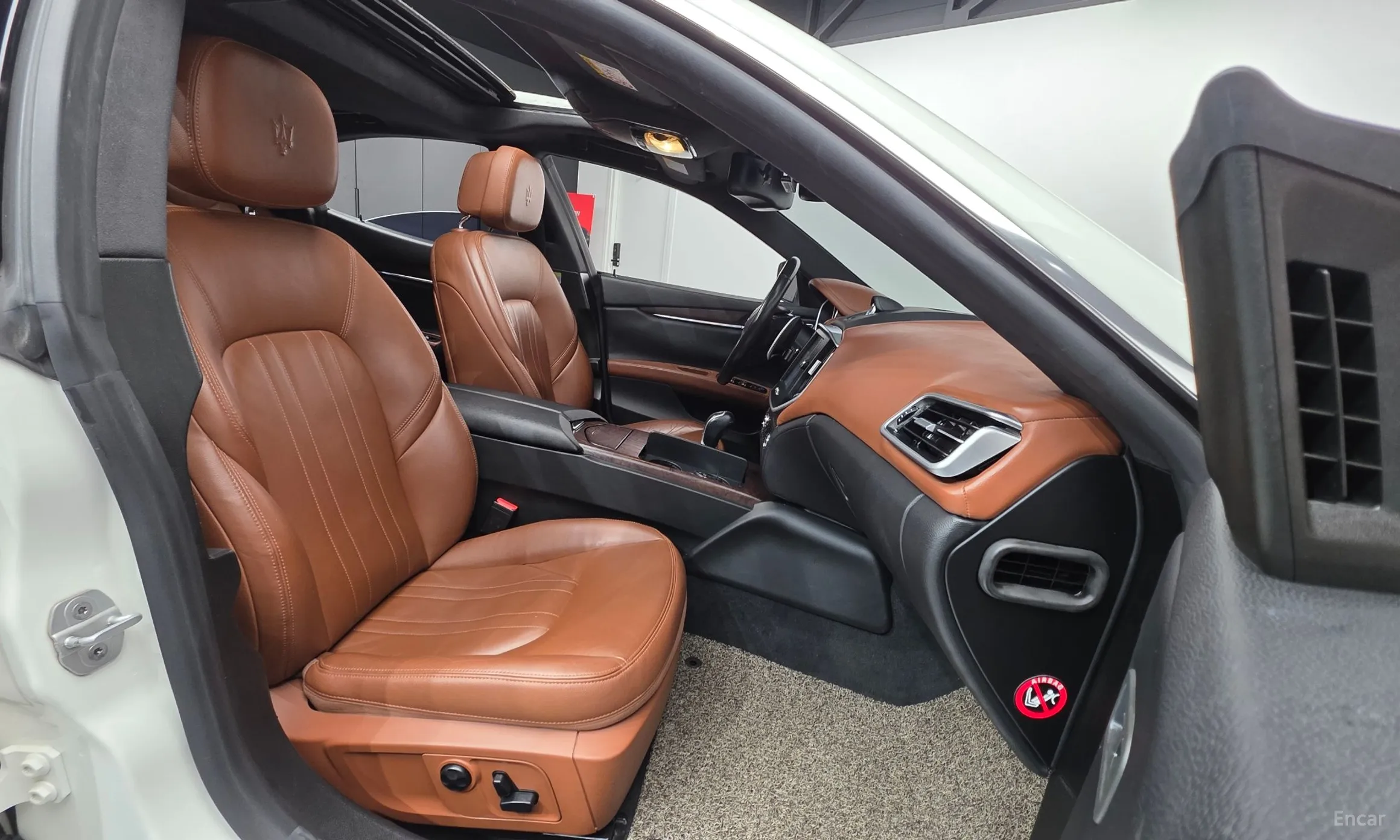 Maserati Ghibli превью 10