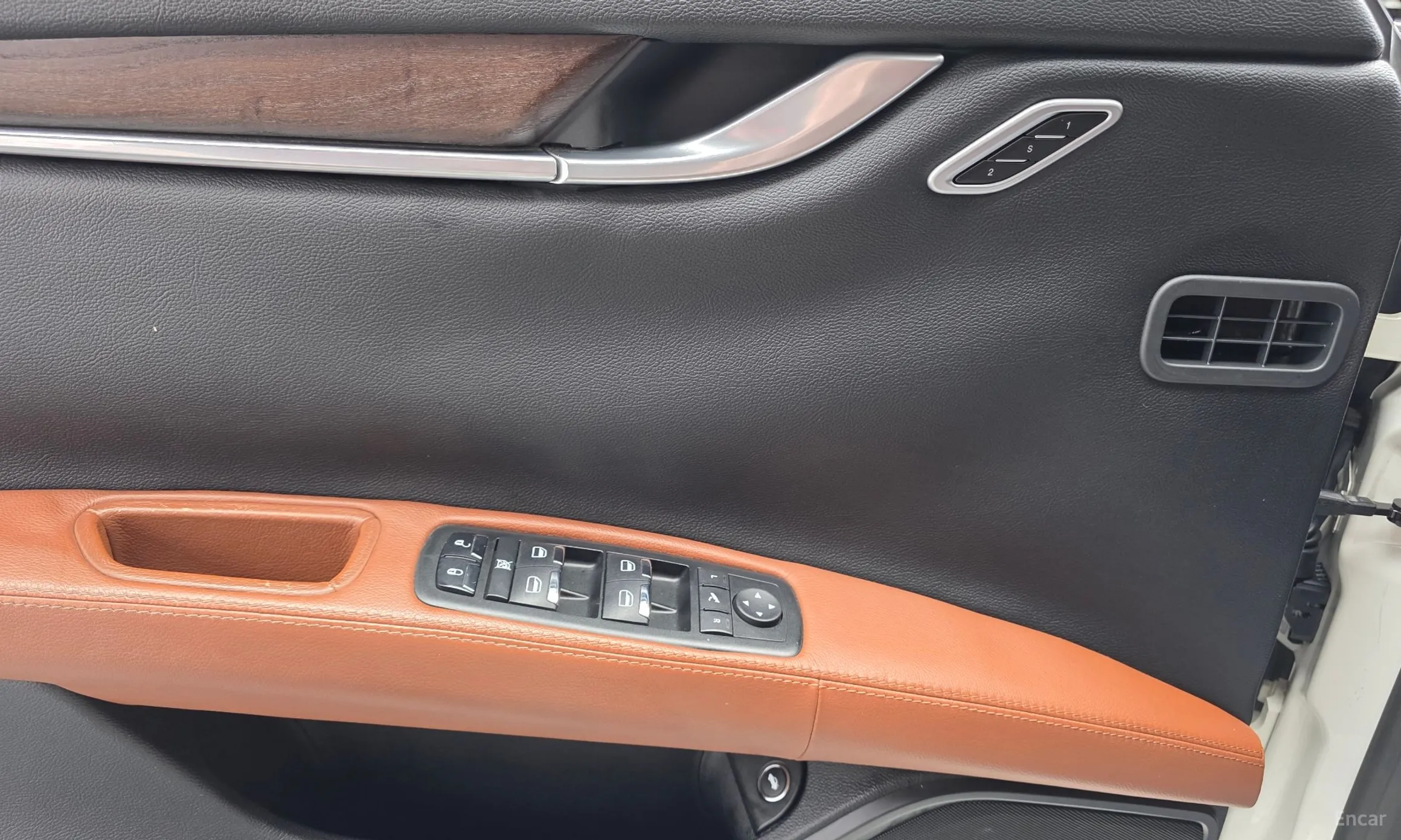 Maserati Ghibli превью 13