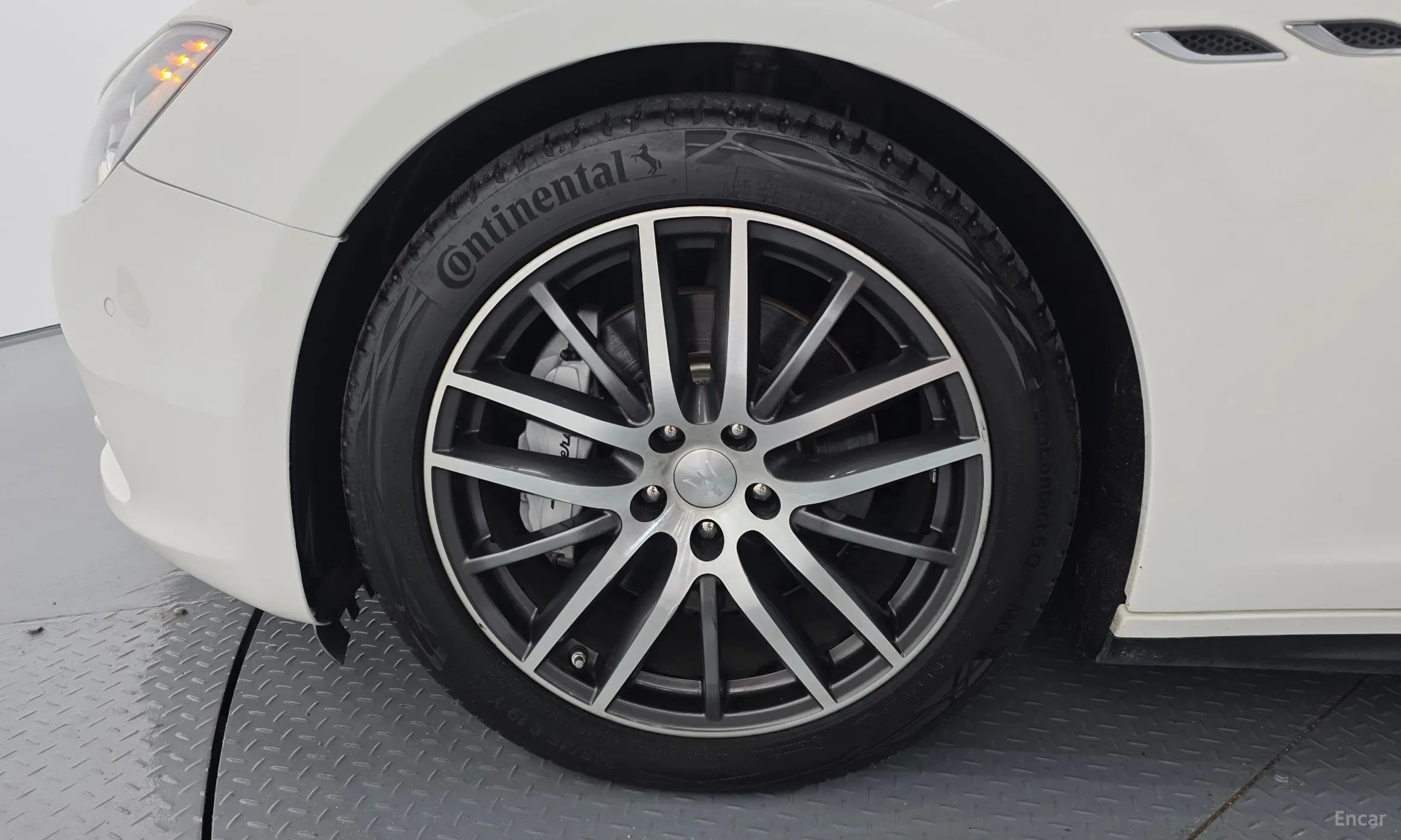 Maserati Ghibli превью 5