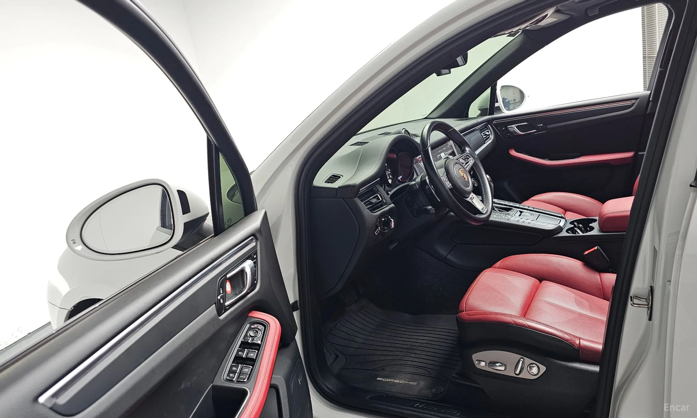 Porsche Macan превью 10