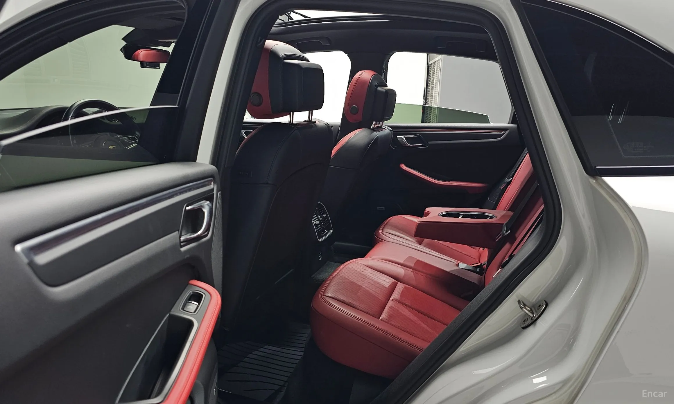 Porsche Macan превью 12
