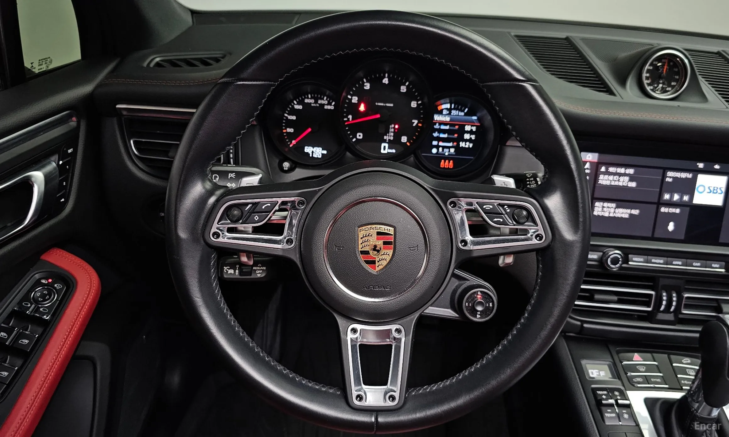 Porsche Macan превью 13