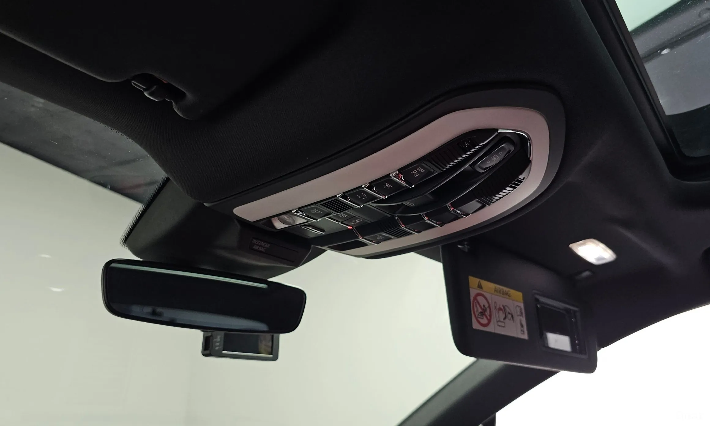 Porsche Macan превью 16