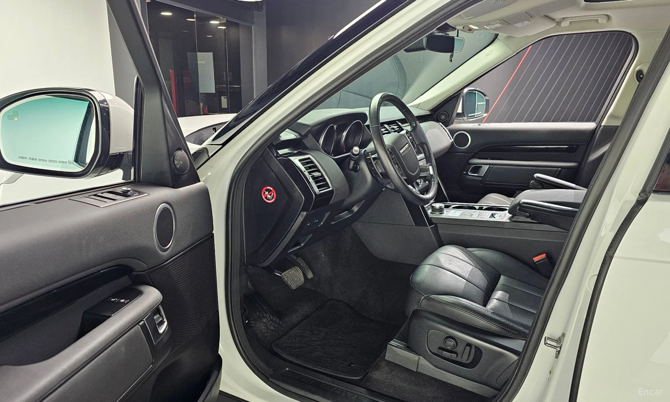 Land Rover Discovery 5 превью 10
