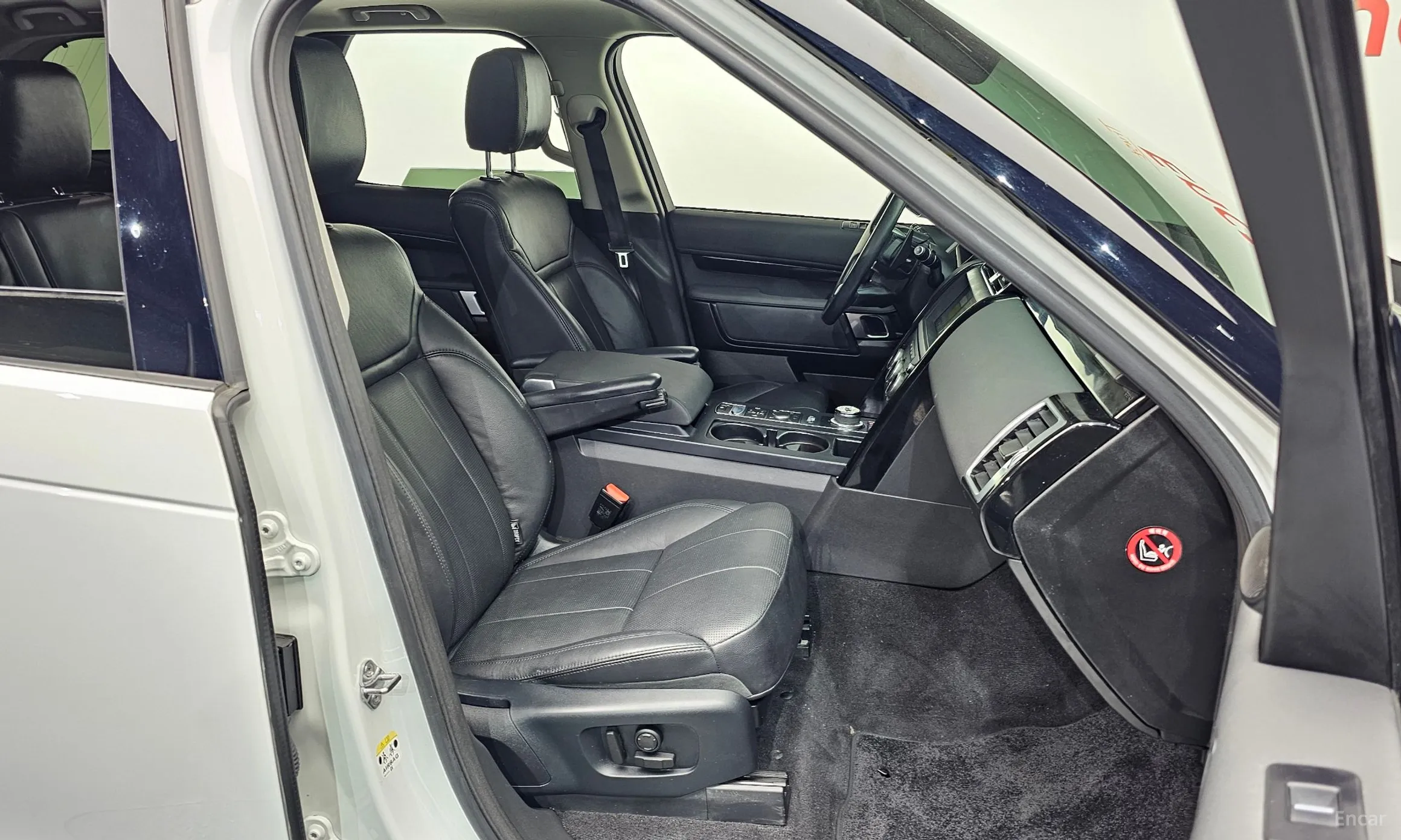 Land Rover Discovery 5 превью 11