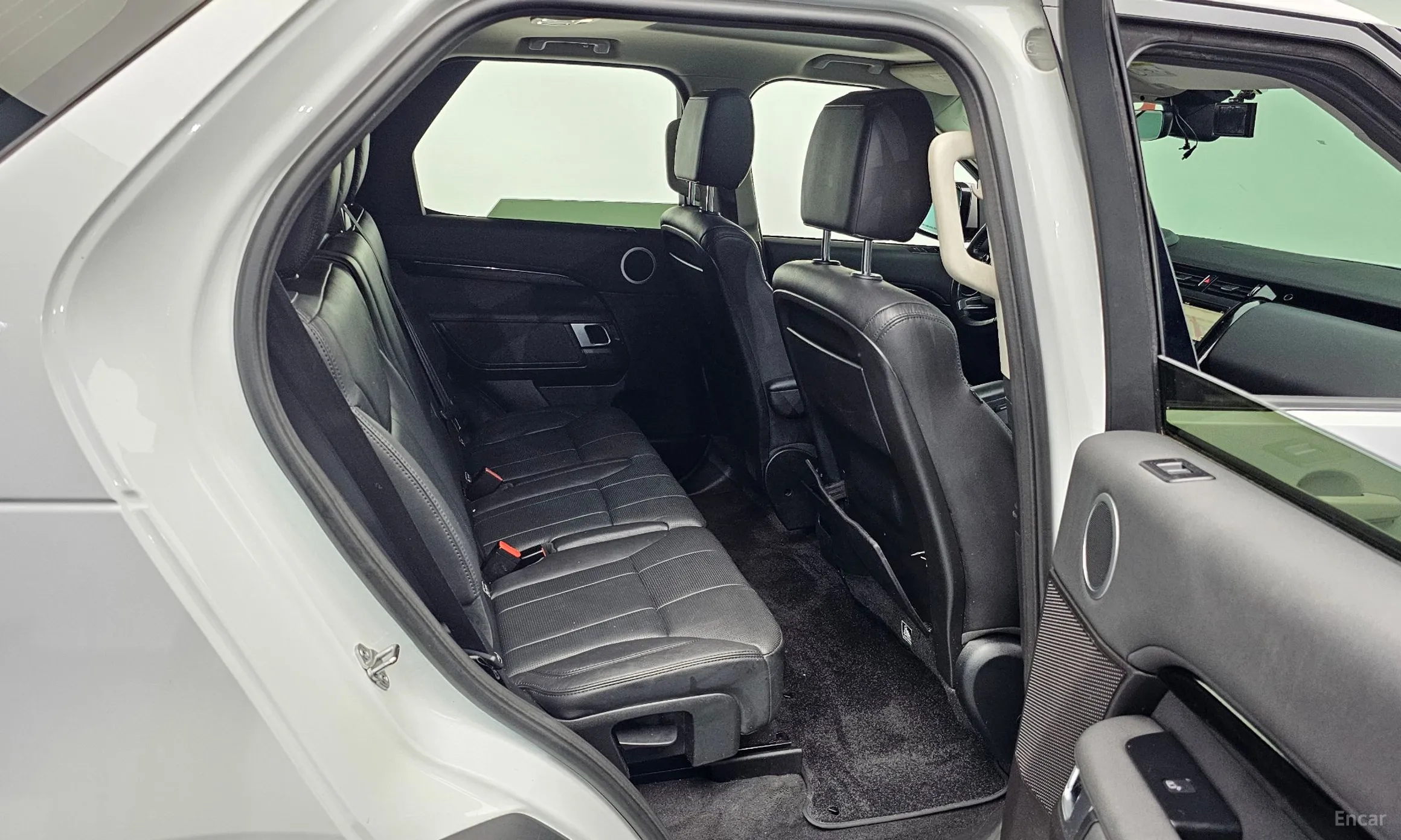 Land Rover Discovery 5 превью 12