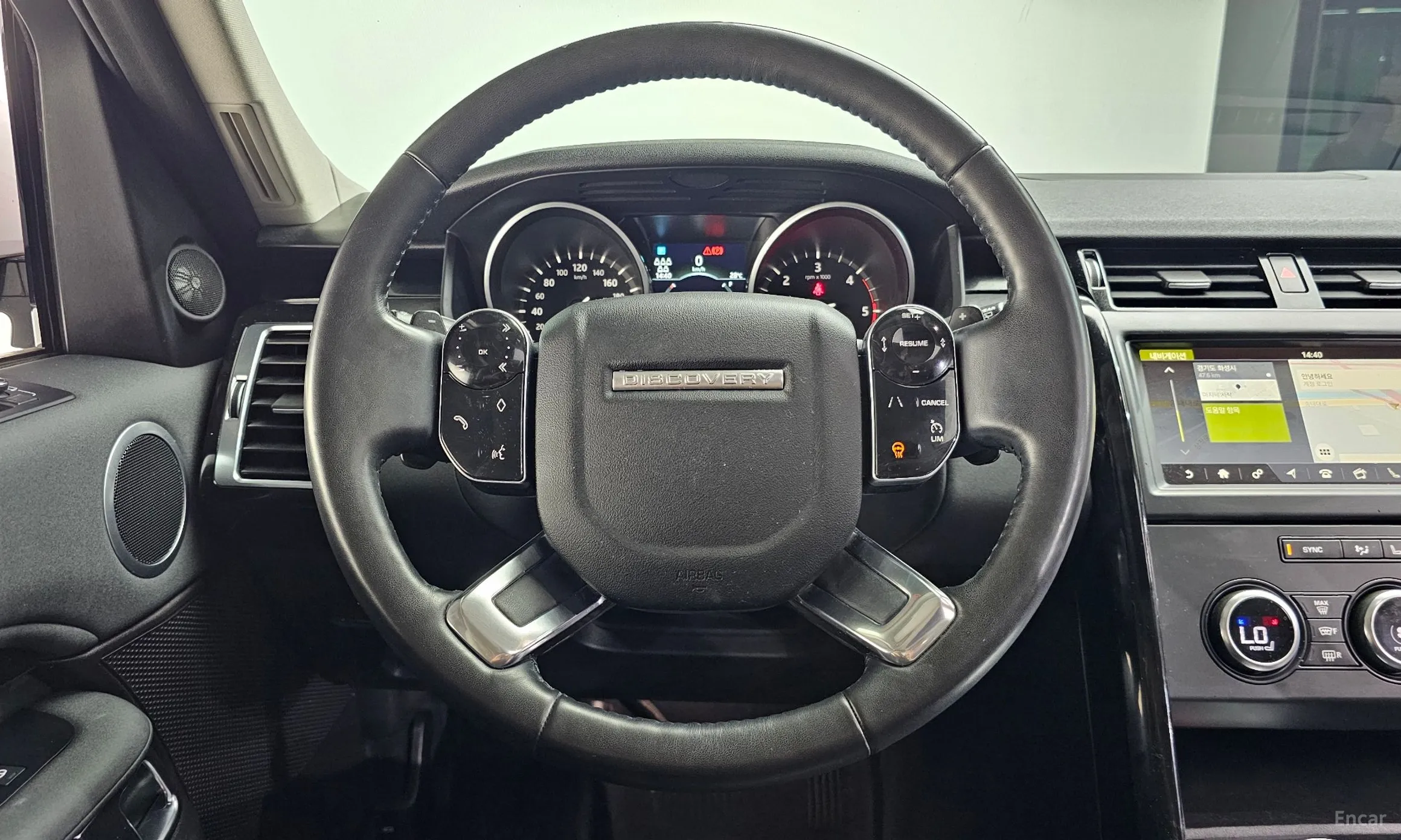 Land Rover Discovery 5 превью 13