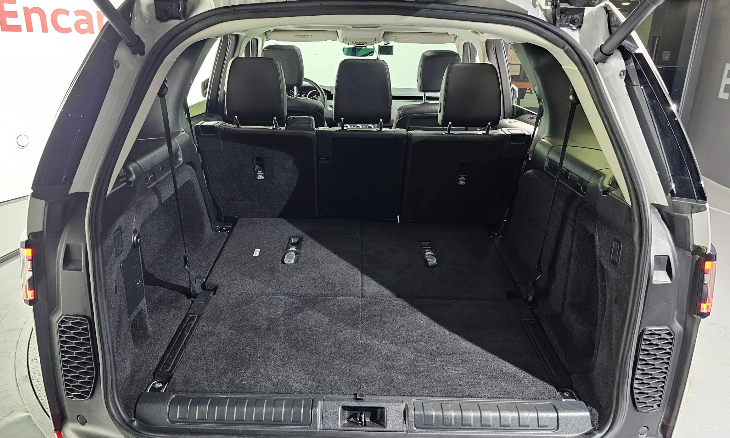 Land Rover Discovery 5 превью 20