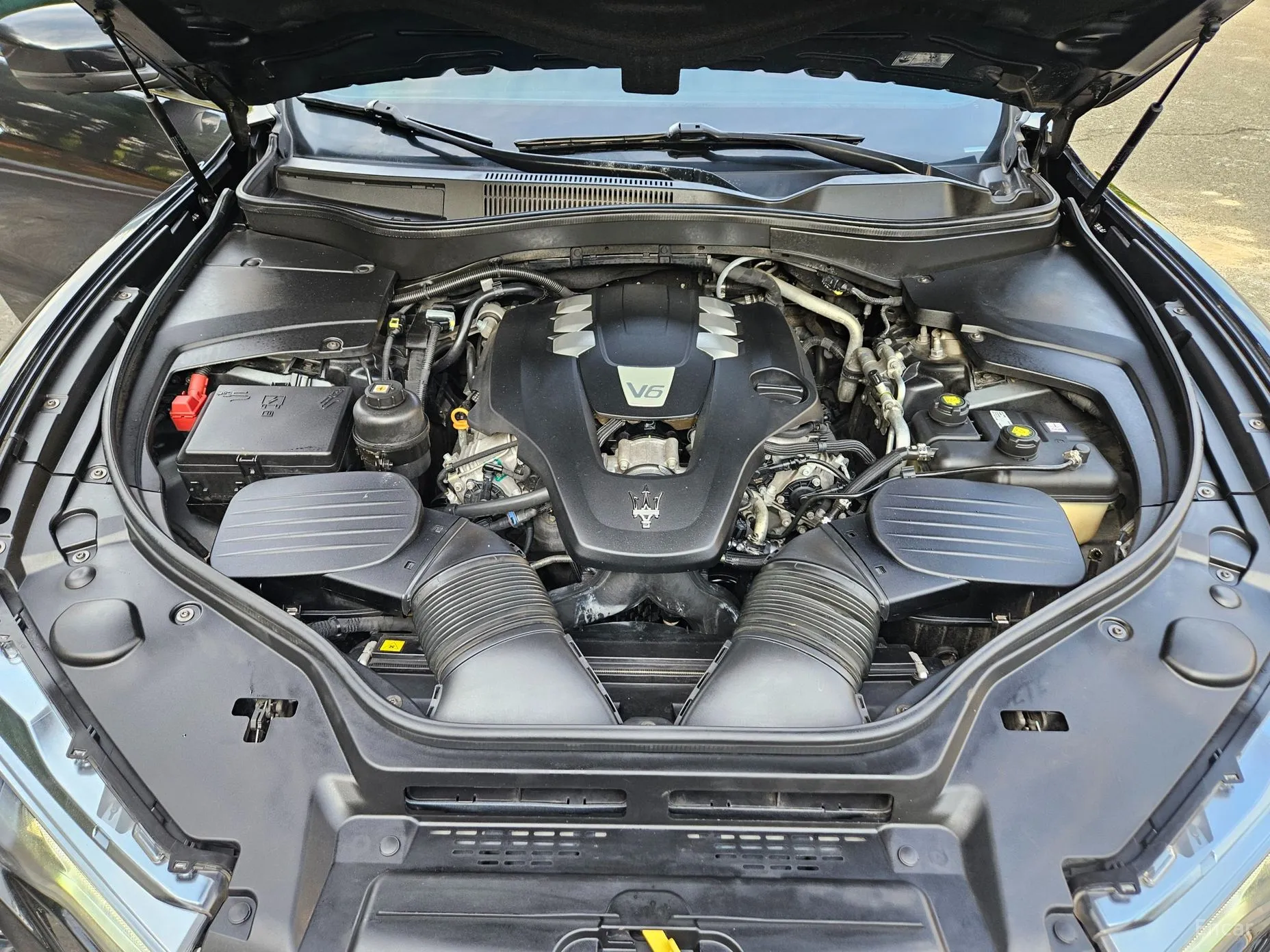 Maserati Levante превью 14