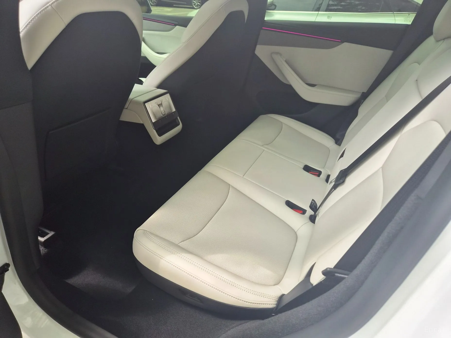 Tesla Model Y превью 15