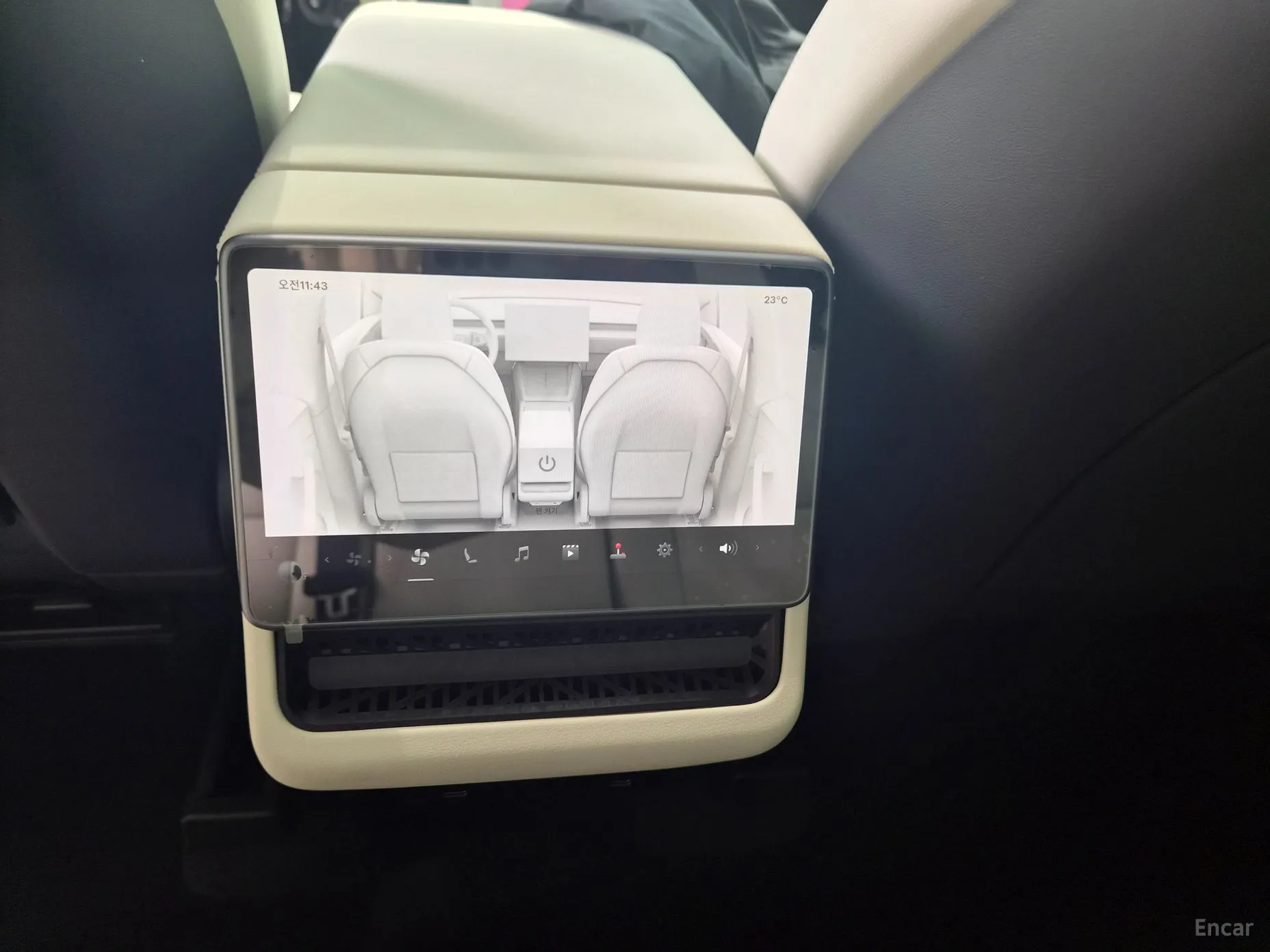 Tesla Model Y превью 16