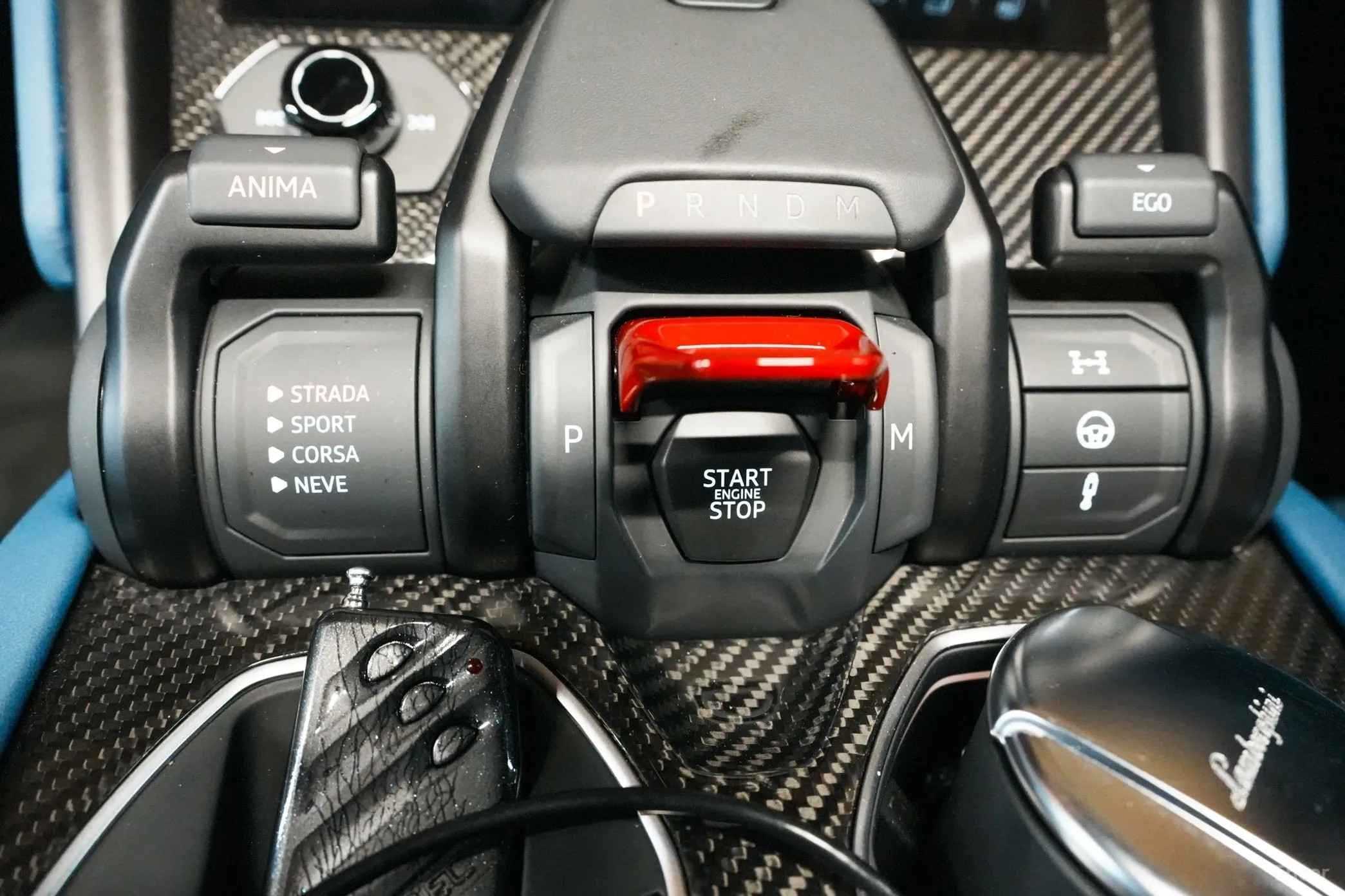 Lamborghini Urus превью 9