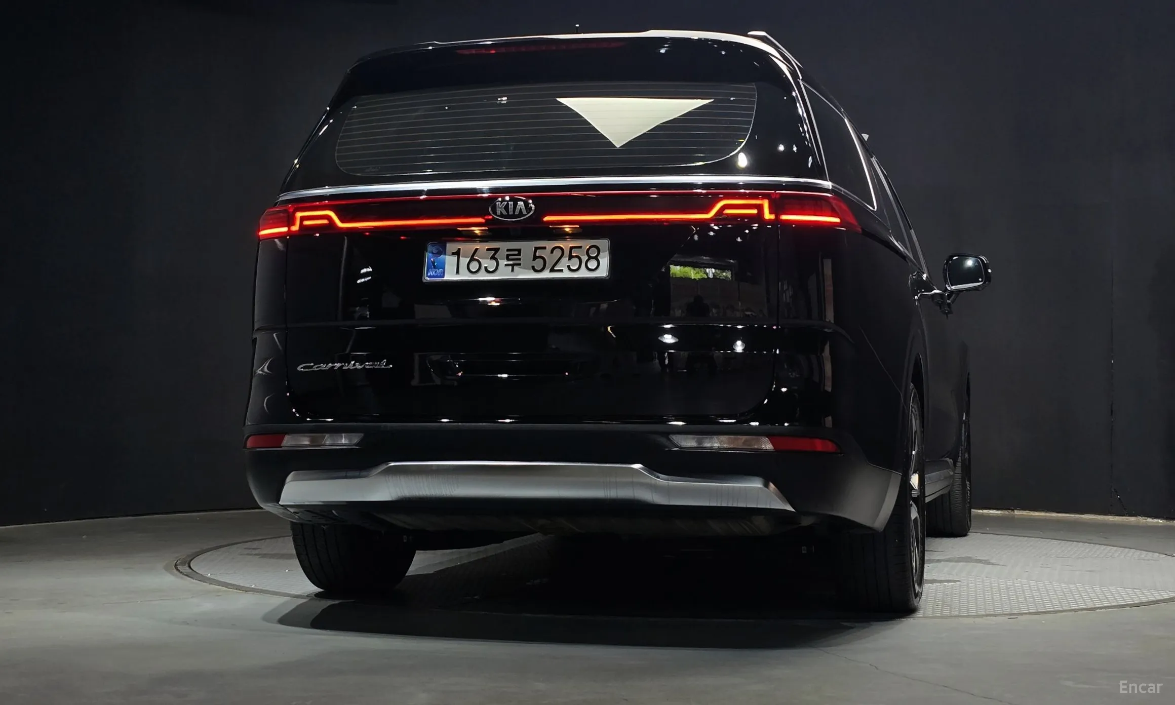 Kia Carnival Gen 4 превью 4