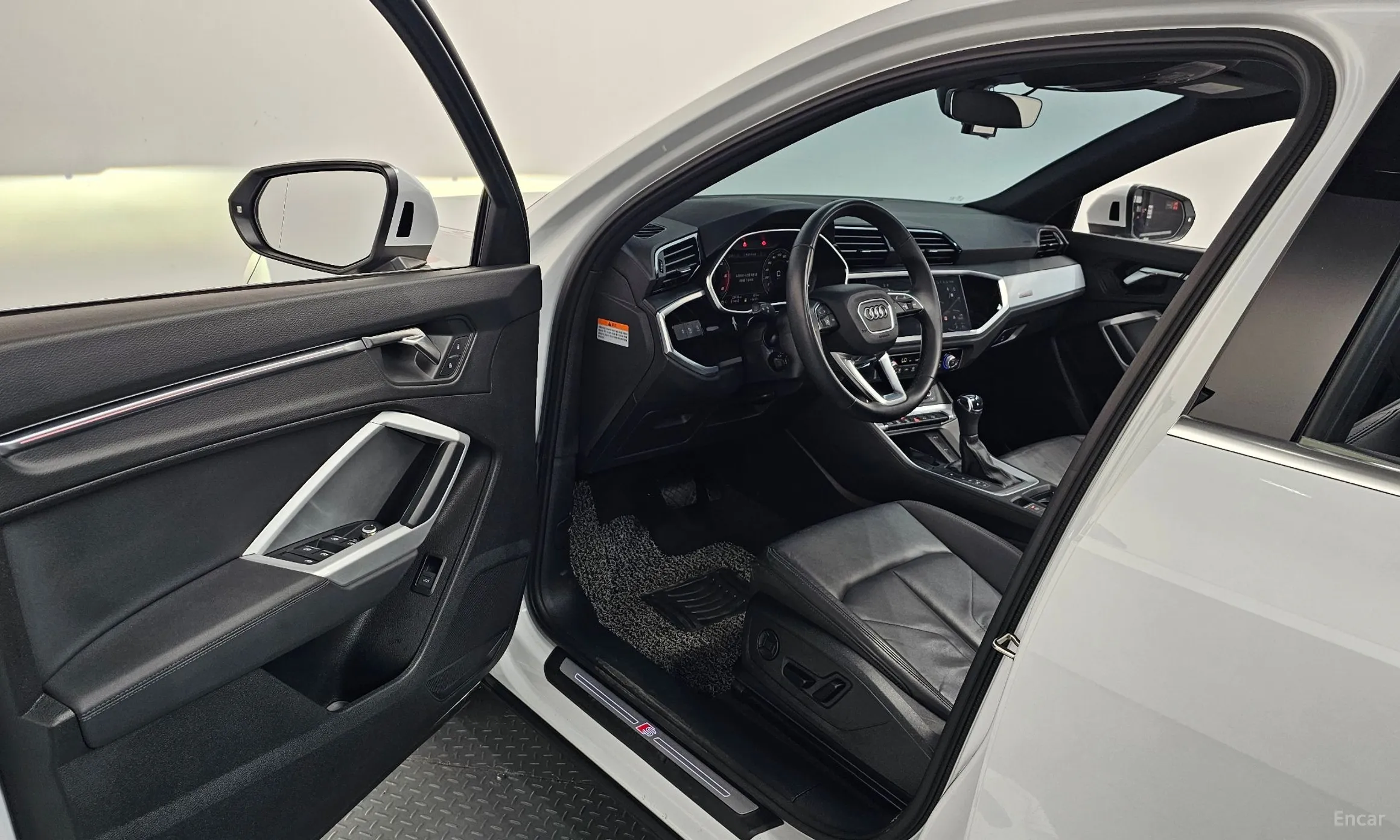 Audi Q3 (F3) превью 10