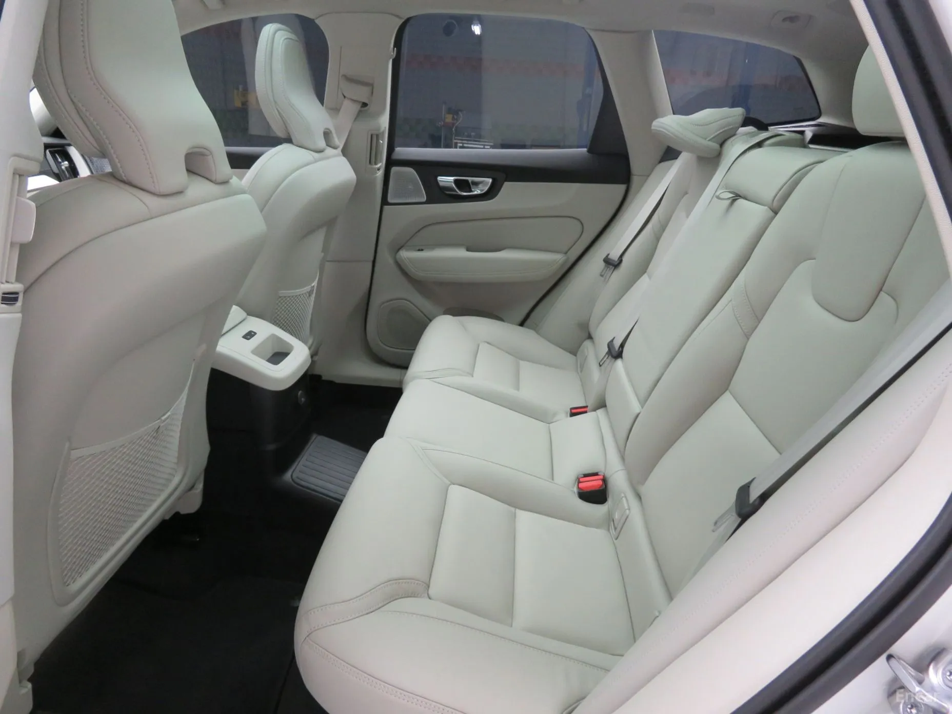 Volvo XC60 Gen 2 превью 13