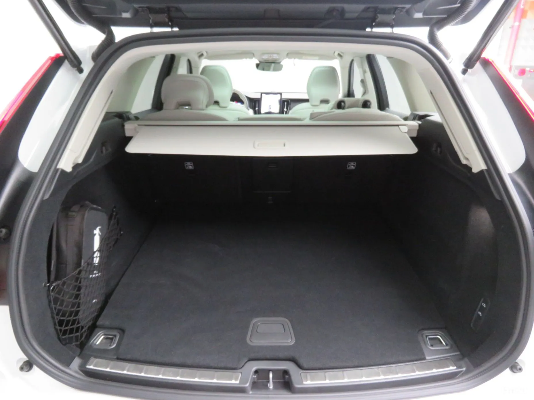 Volvo XC60 Gen 2 превью 20