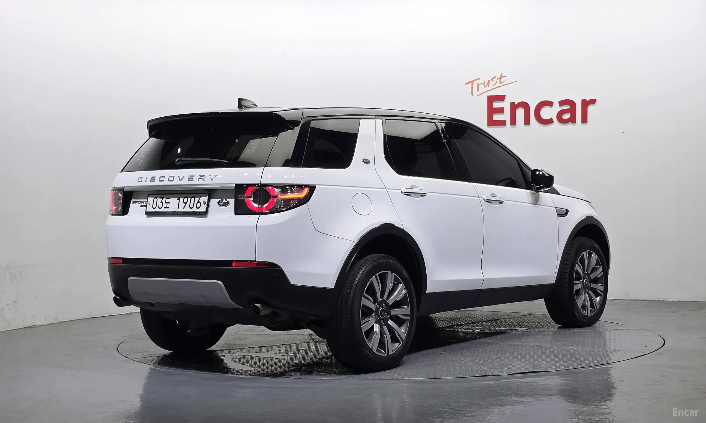 Land Rover Discovery Sports превью 2