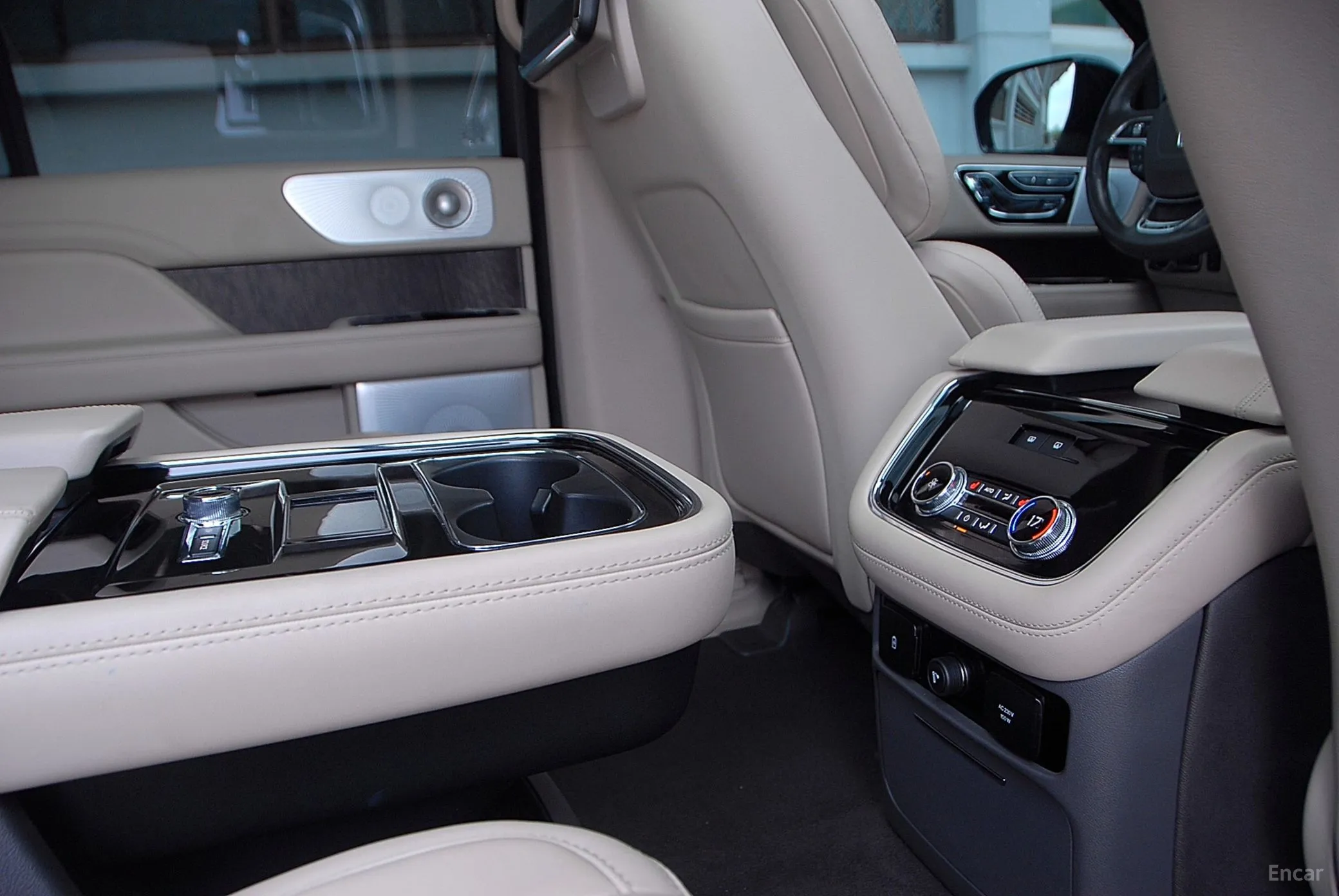 Lincoln Navigator 4th generation превью 12