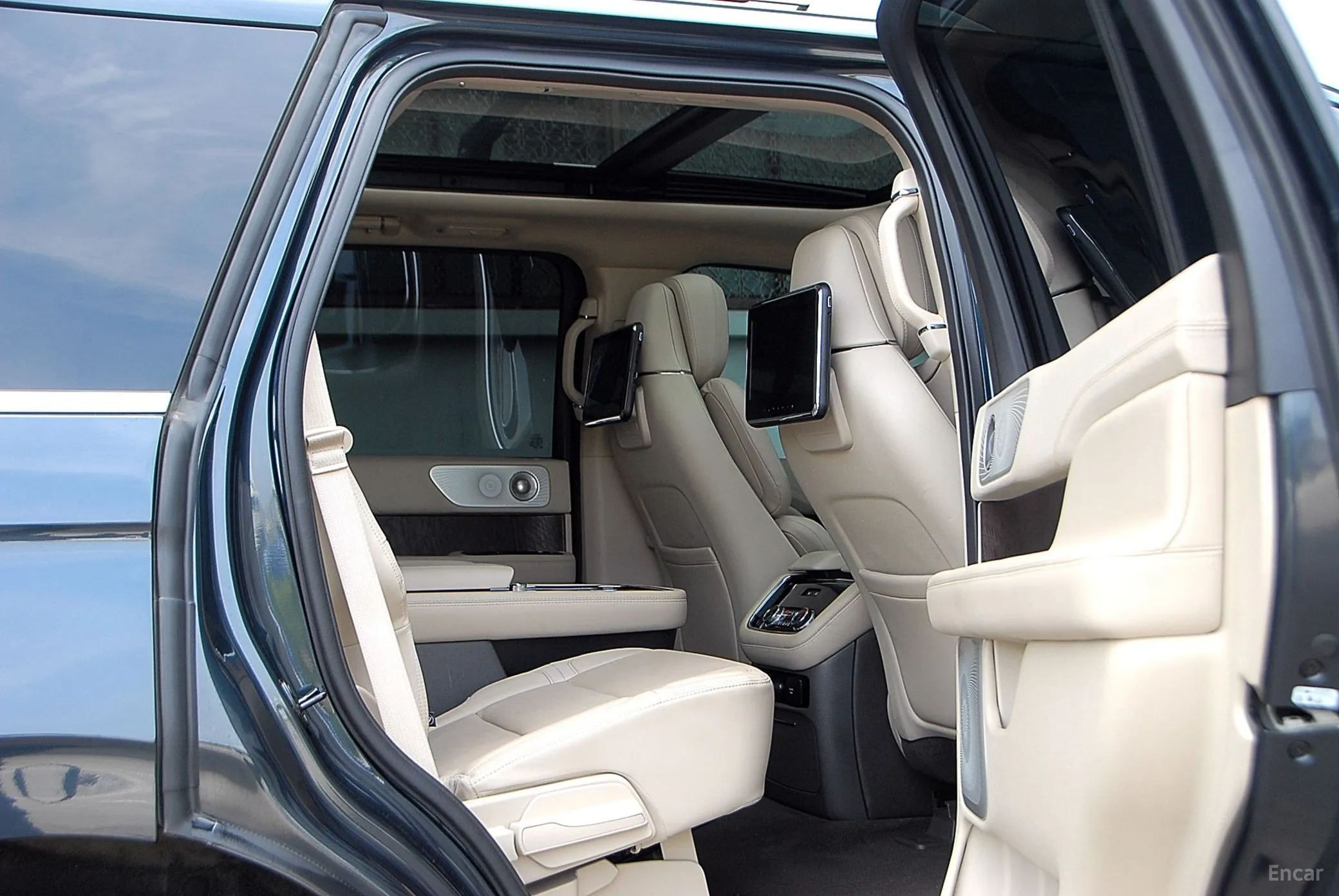 Lincoln Navigator 4th generation превью 16