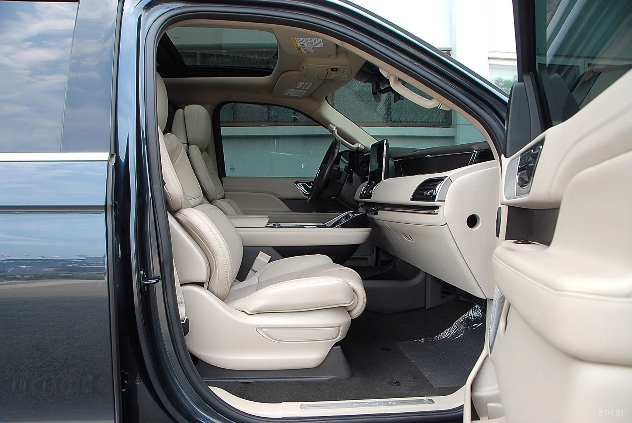Lincoln Navigator 4th generation превью 17