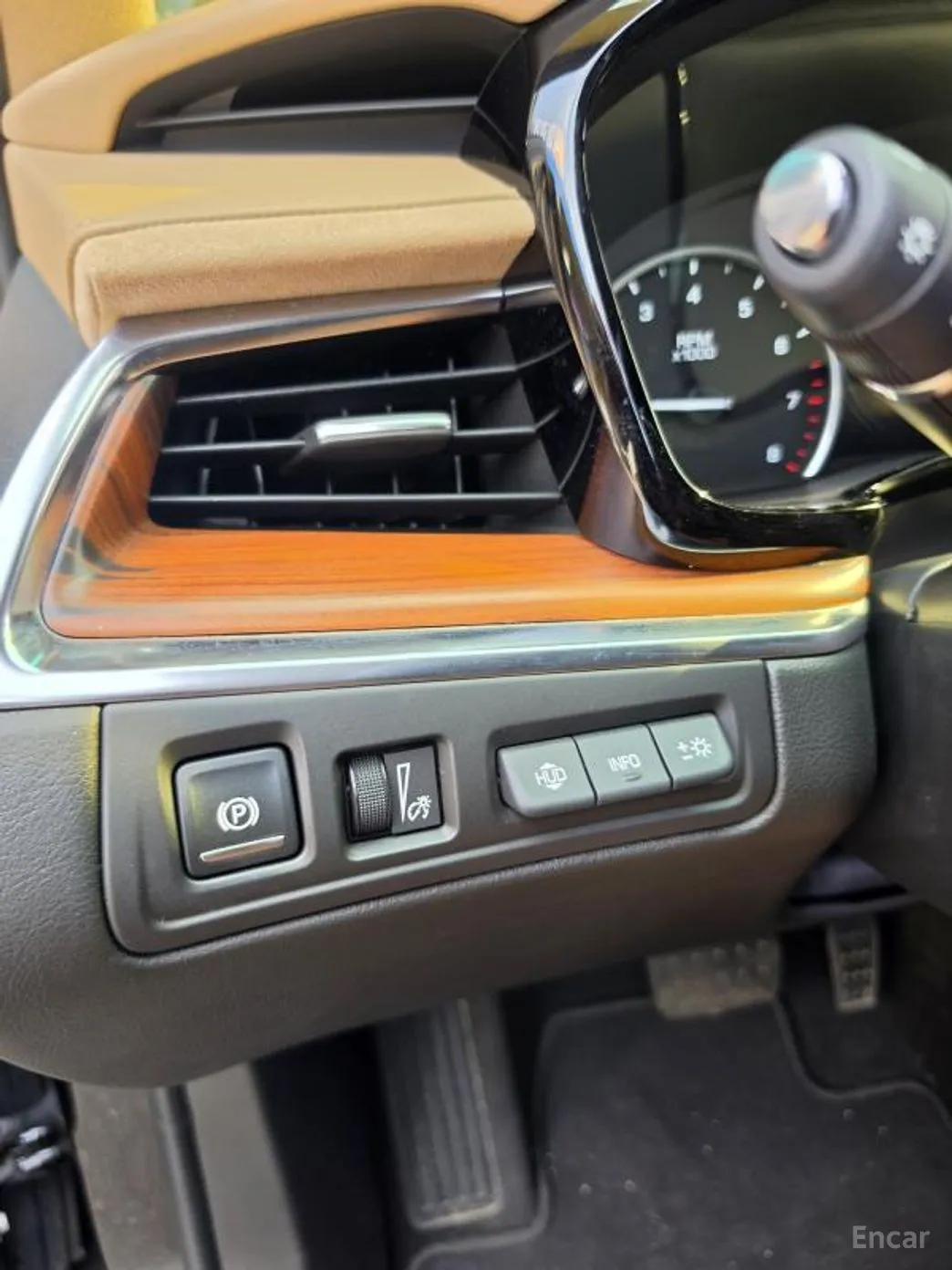 Cadillac XT5 превью 14