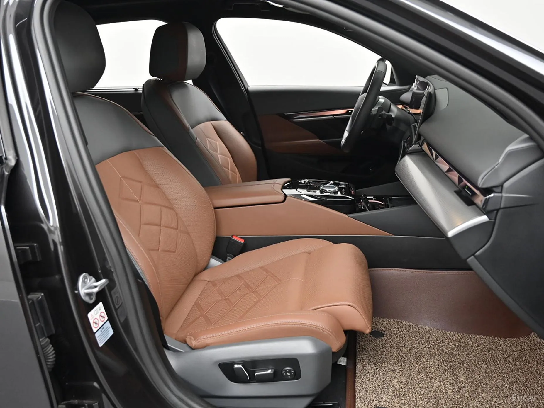 BMW 5 Series (G60) превью 10