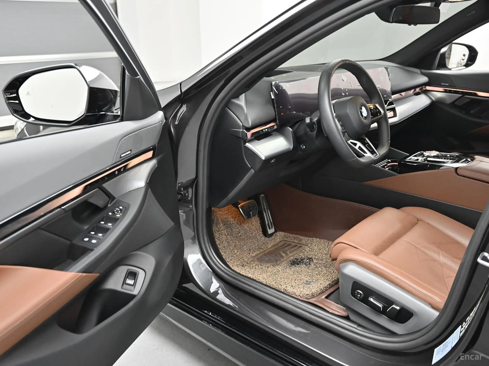 BMW 5 Series (G60) превью 11