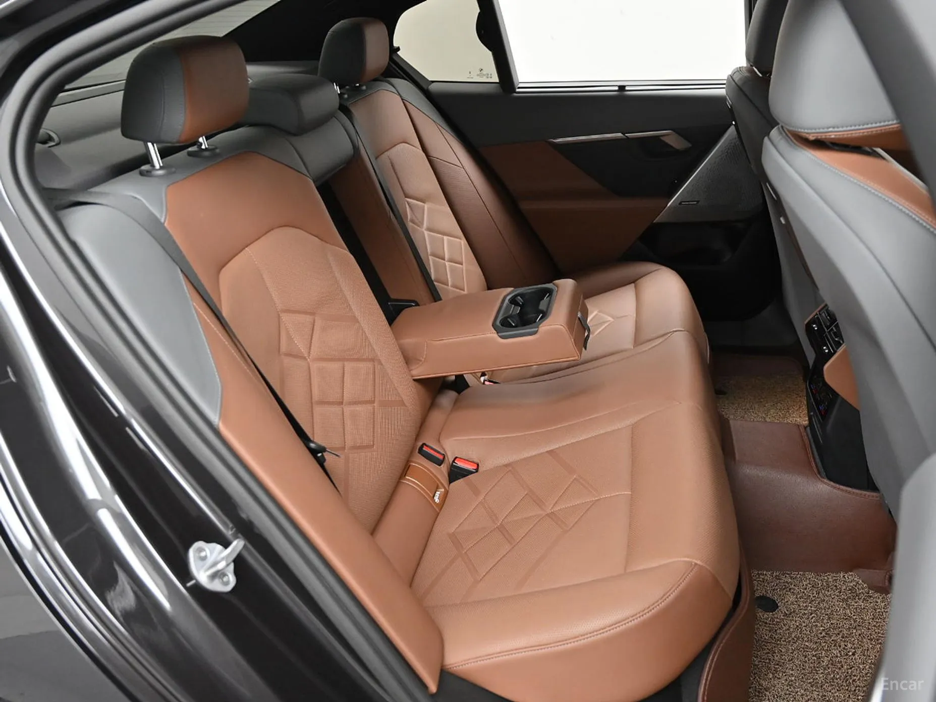 BMW 5 Series (G60) превью 12