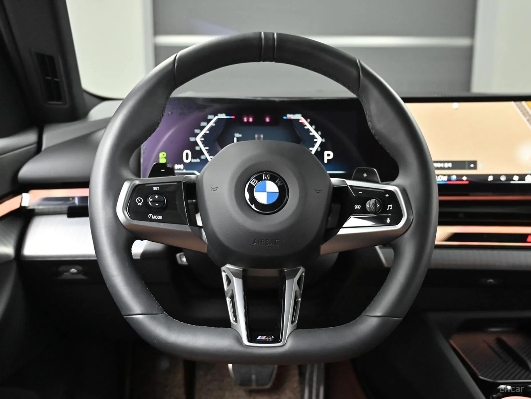 BMW 5 Series (G60) превью 13