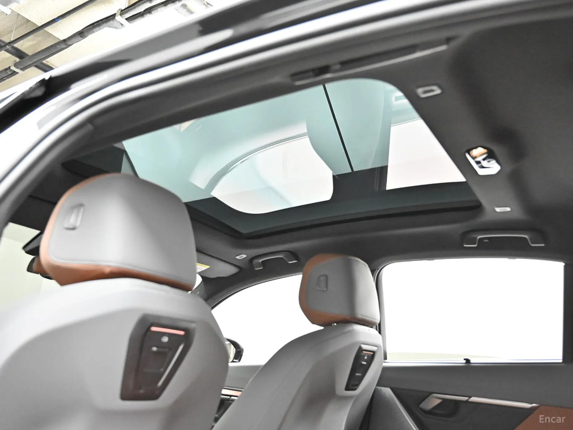 BMW 5 Series (G60) превью 19