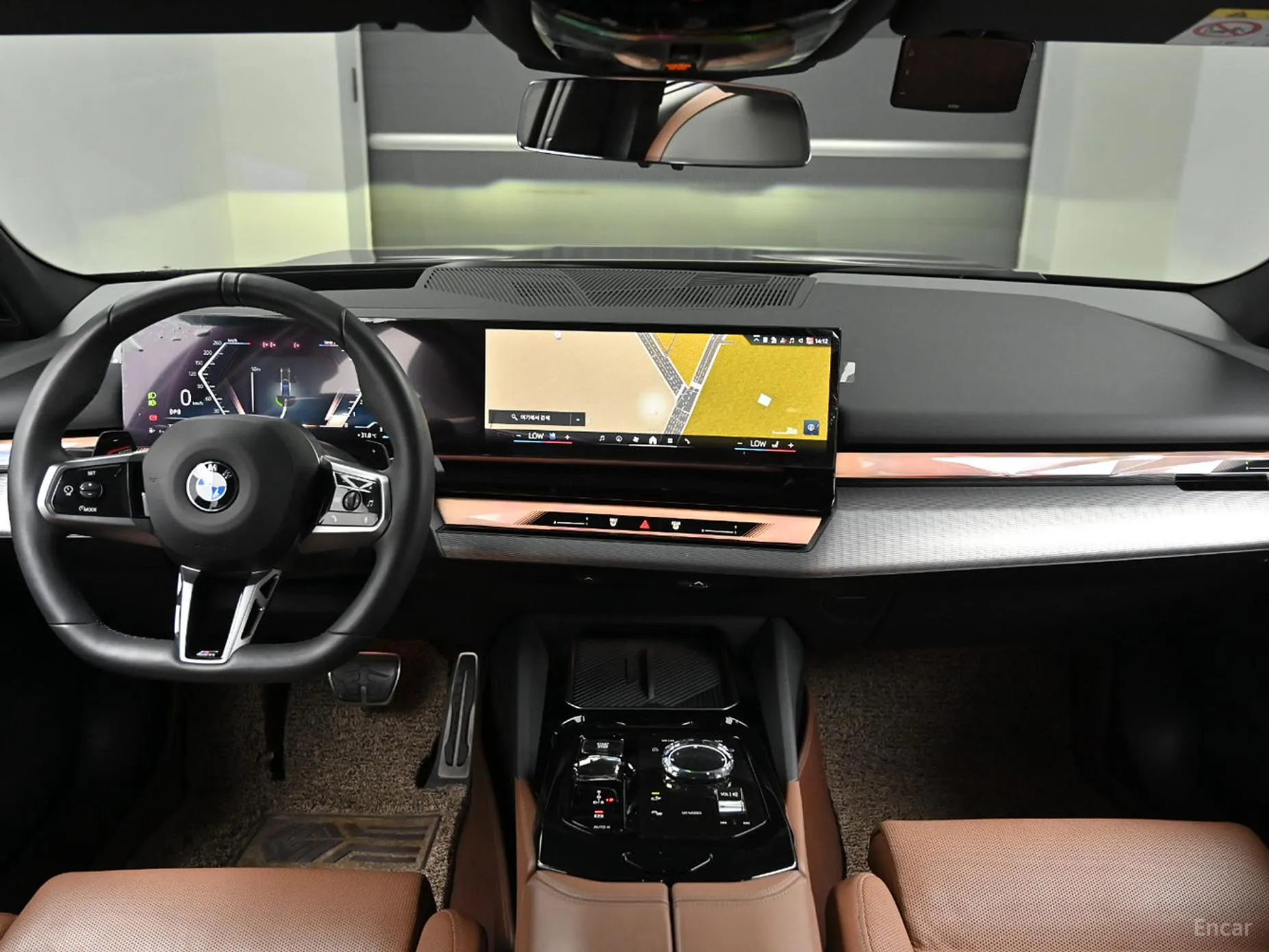 BMW 5 Series (G60) превью 6