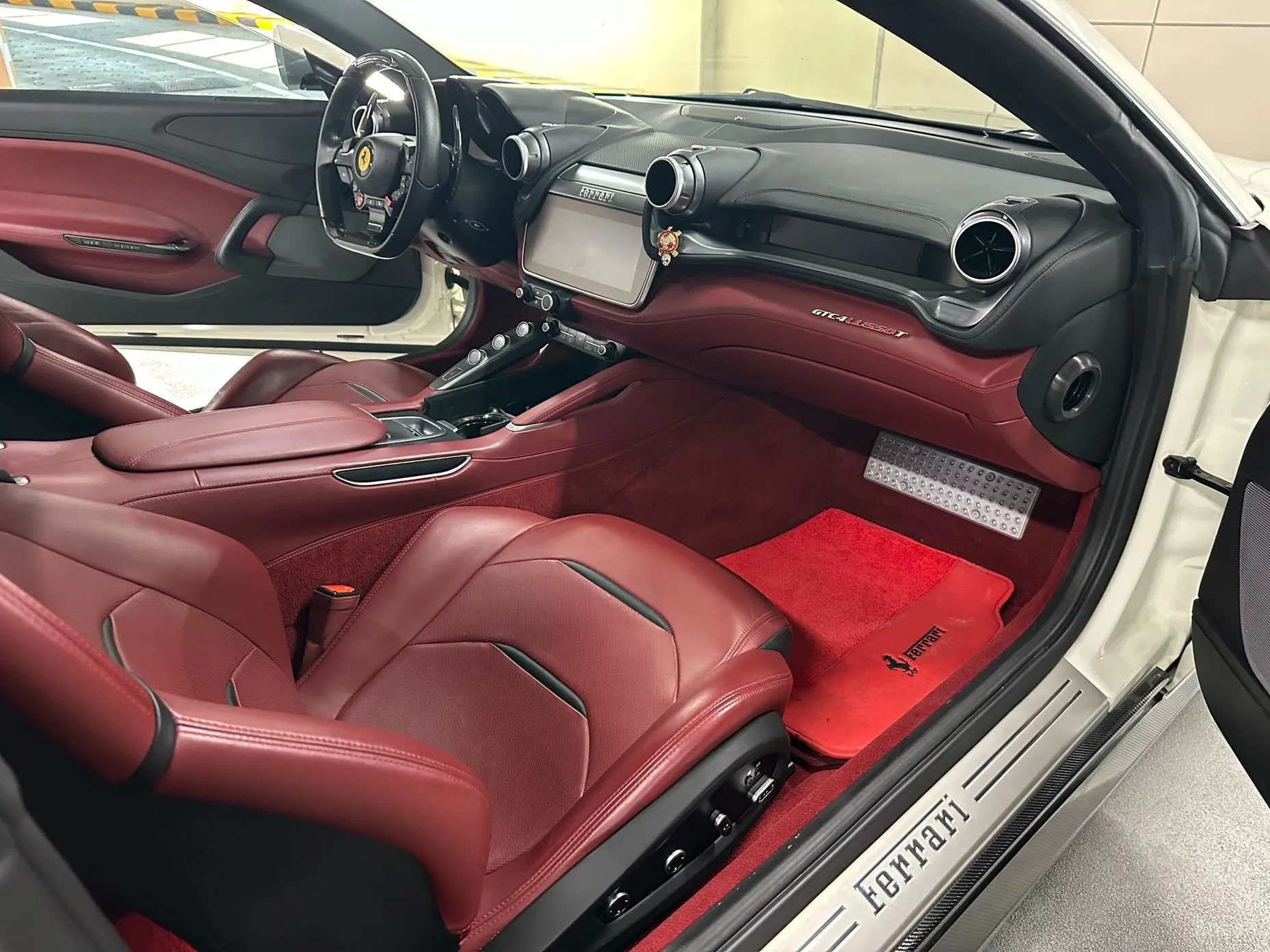 Ferrari GTC4 Rousseau превью 13