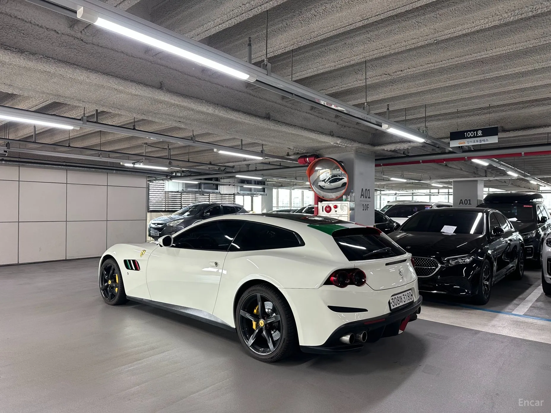 Ferrari GTC4 Rousseau