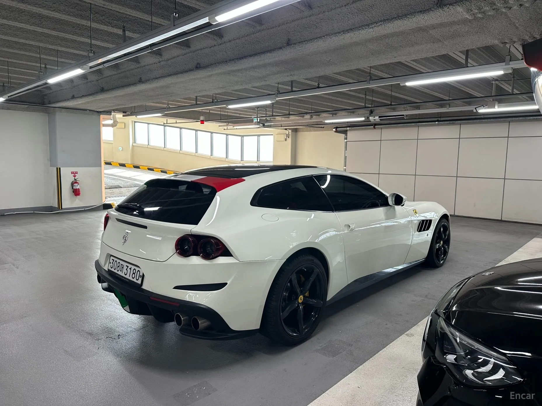 Ferrari GTC4 Rousseau превью 4